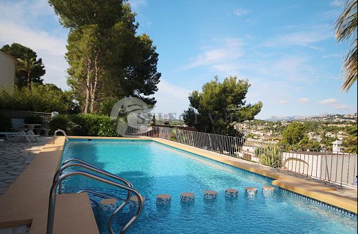 Comprar villa en venta en Moraira con piscina