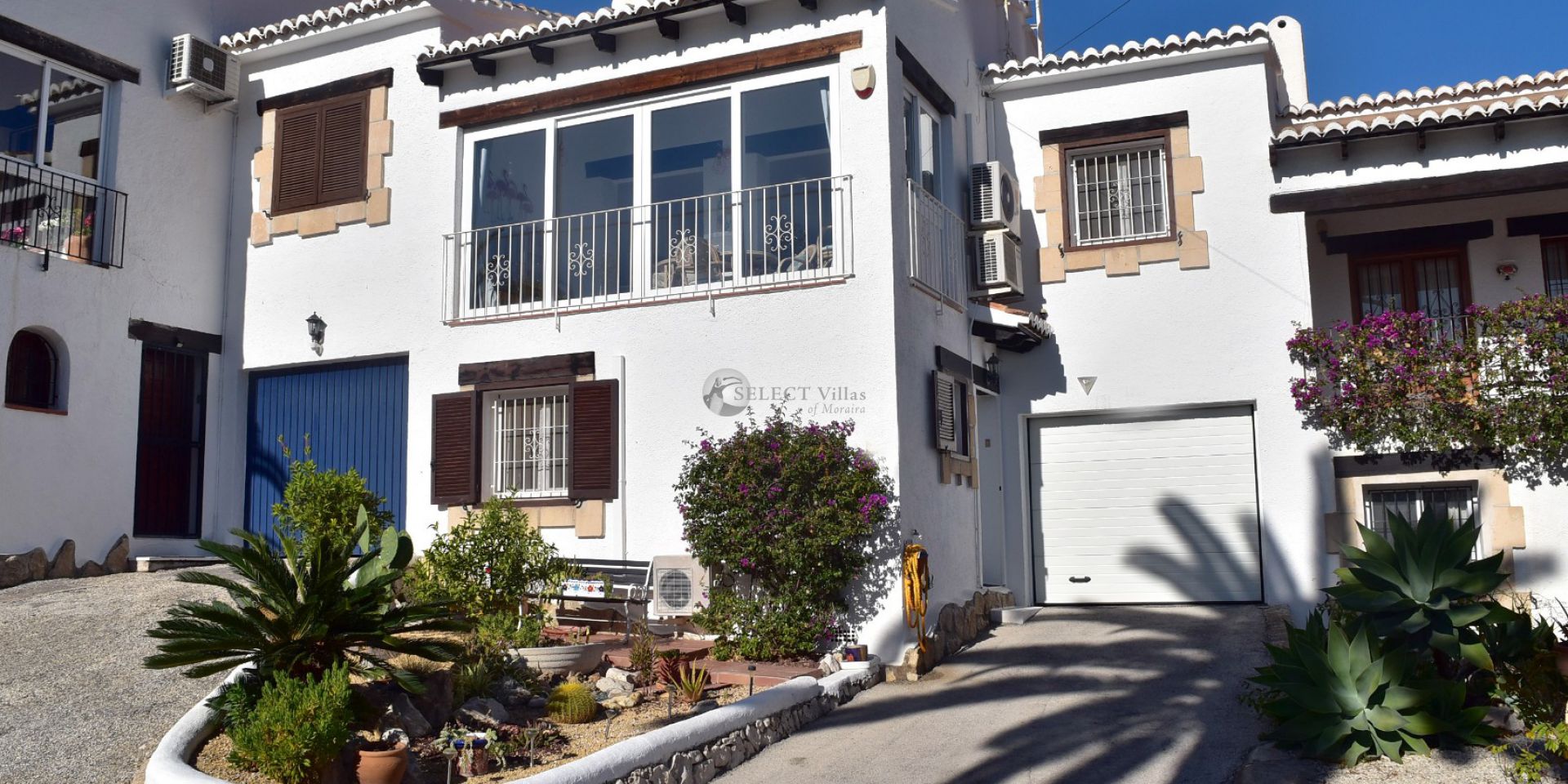 Linked villa for sale in Moraira